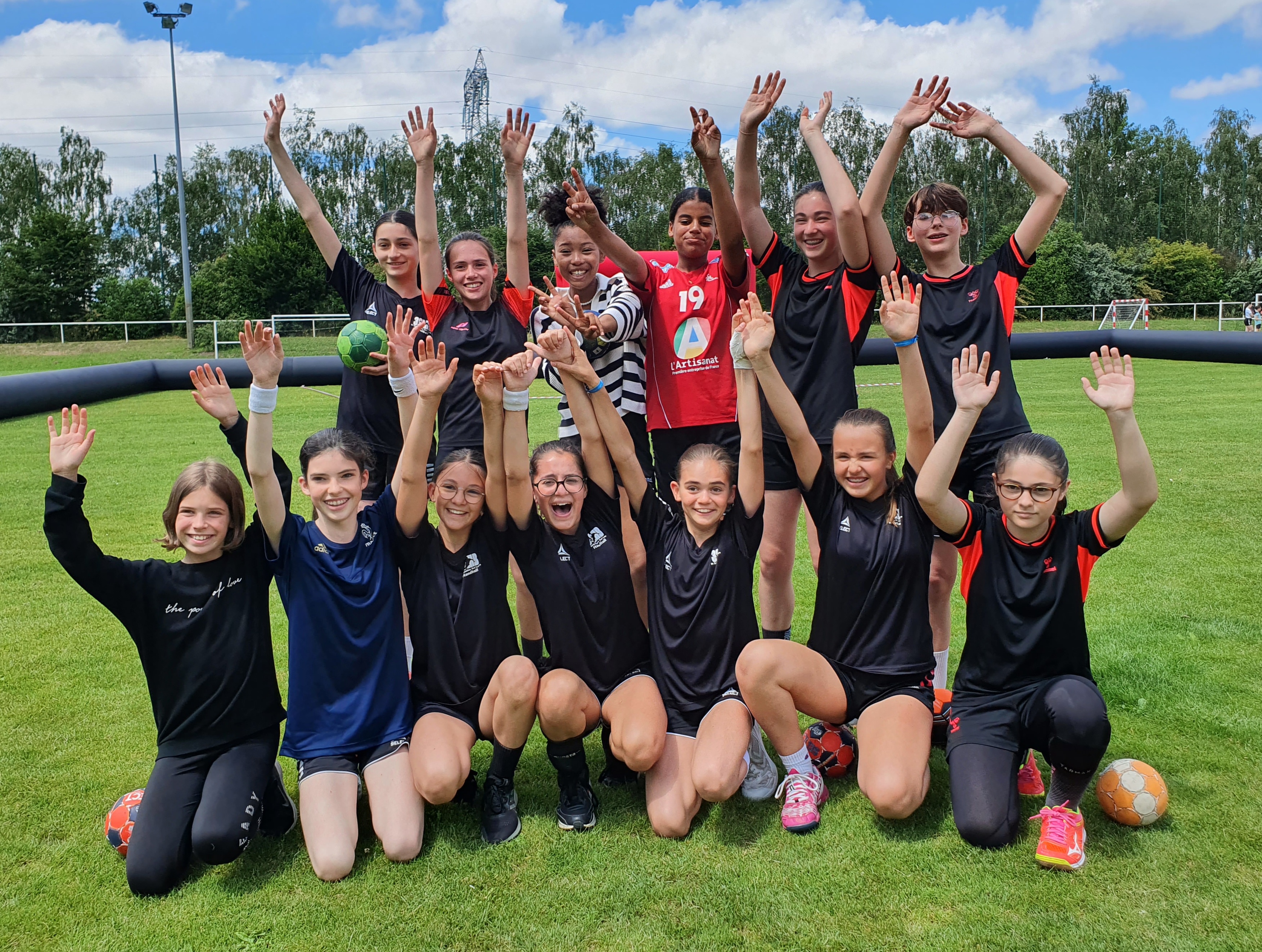 « LES PRINCESSES DU HAND » : LE HANDBALL AU FEMININ AU 3SLHB !