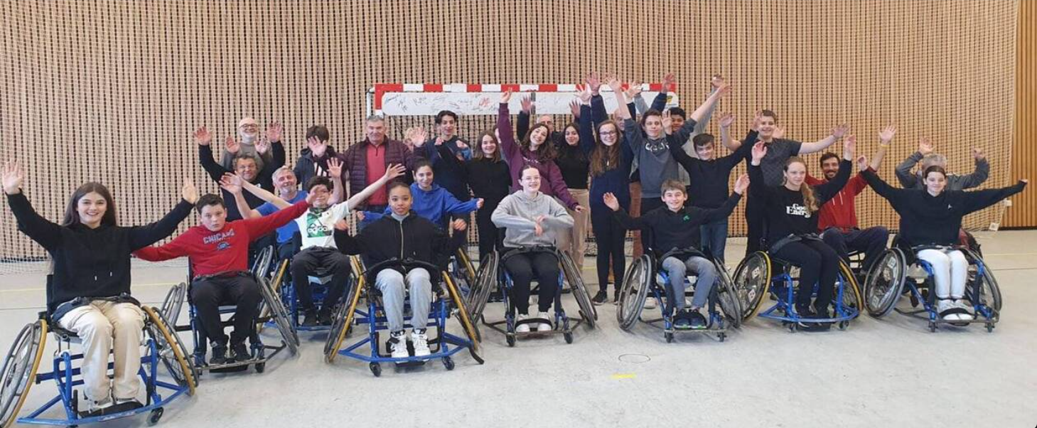 Les collégiens se sont initiés au hand fauteuil